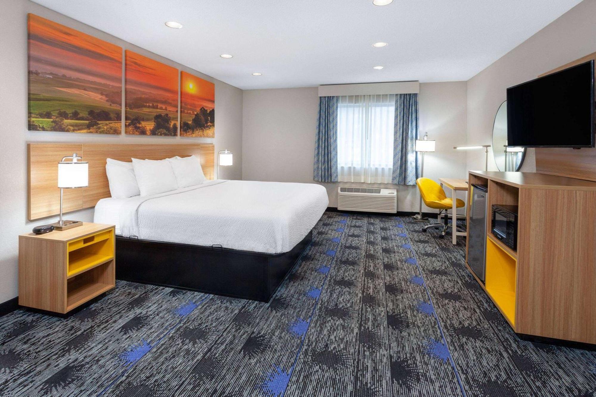 Days Inn By Wyndham Вустер Экстерьер фото