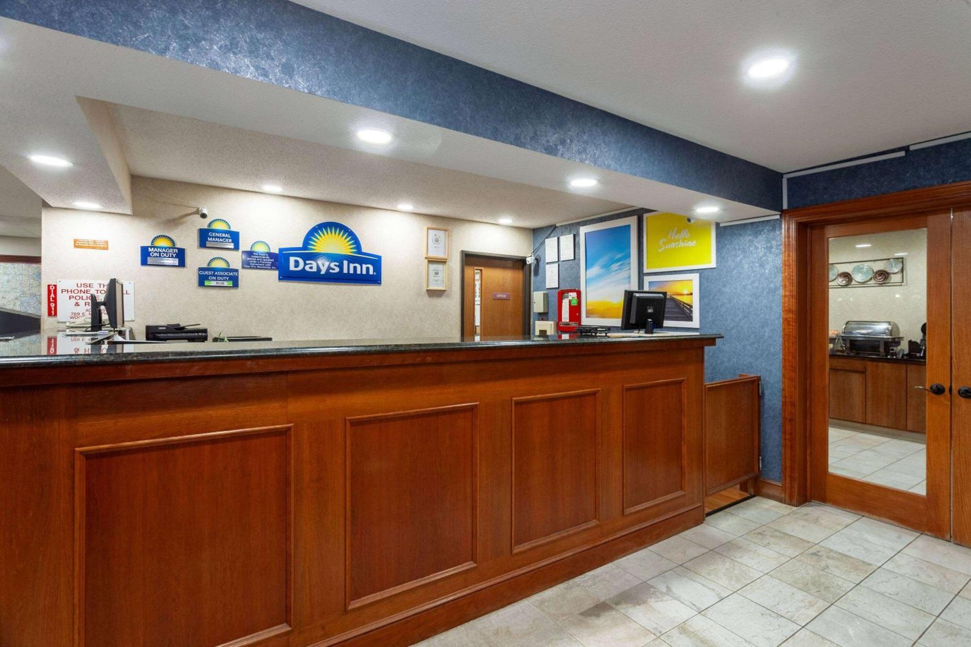 Days Inn By Wyndham Вустер Экстерьер фото