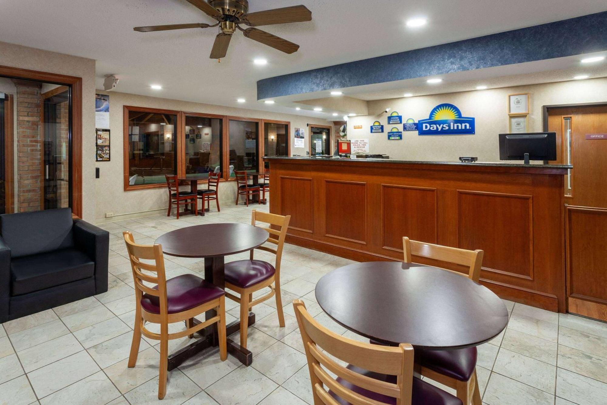 Days Inn By Wyndham Вустер Экстерьер фото