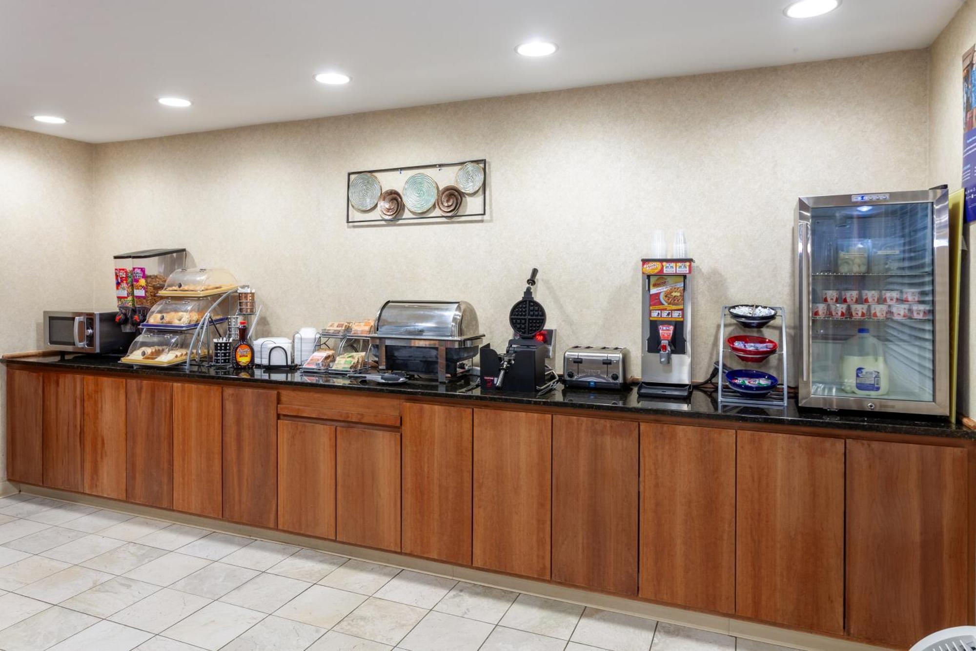 Days Inn By Wyndham Вустер Экстерьер фото