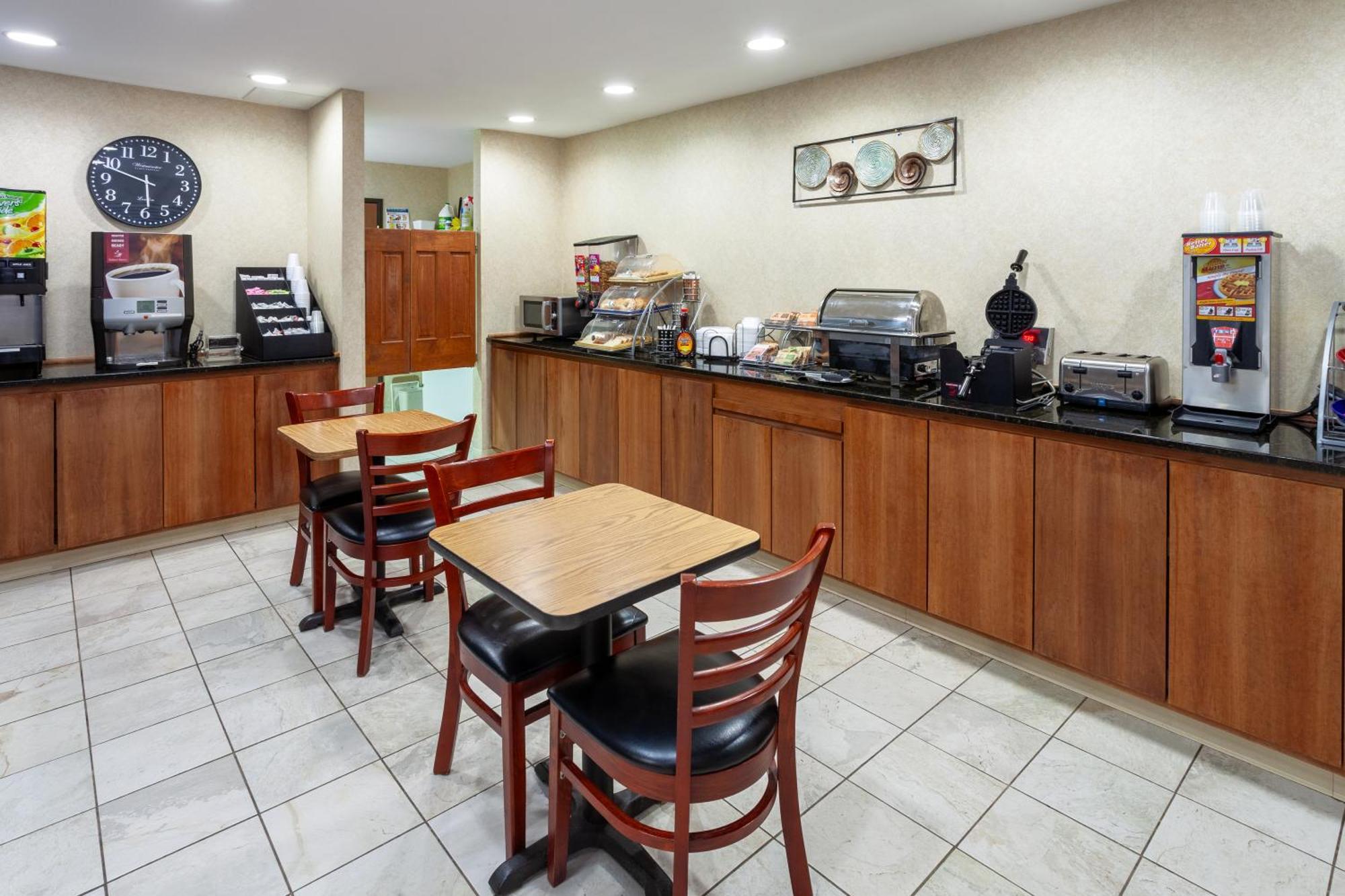 Days Inn By Wyndham Вустер Экстерьер фото